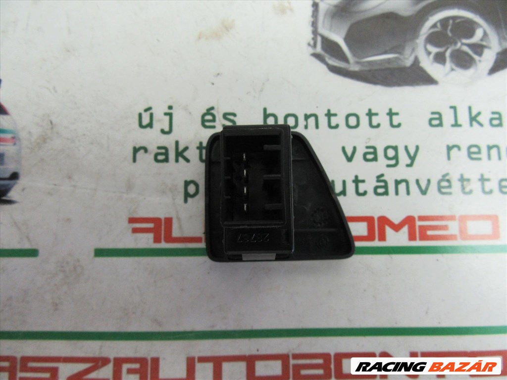 Fiat 500 jobb oldali  ablakemelő kapcsoló 3. kép