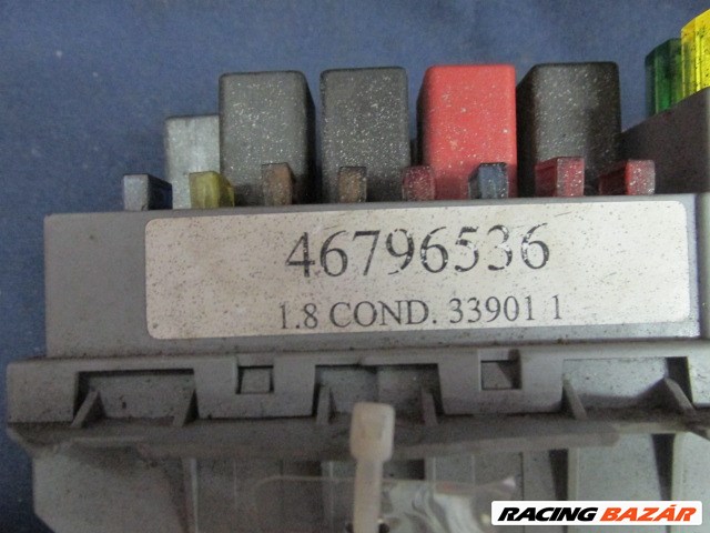 Fiat Stilo benzines külső biztosíték tábla 46796536 2. kép