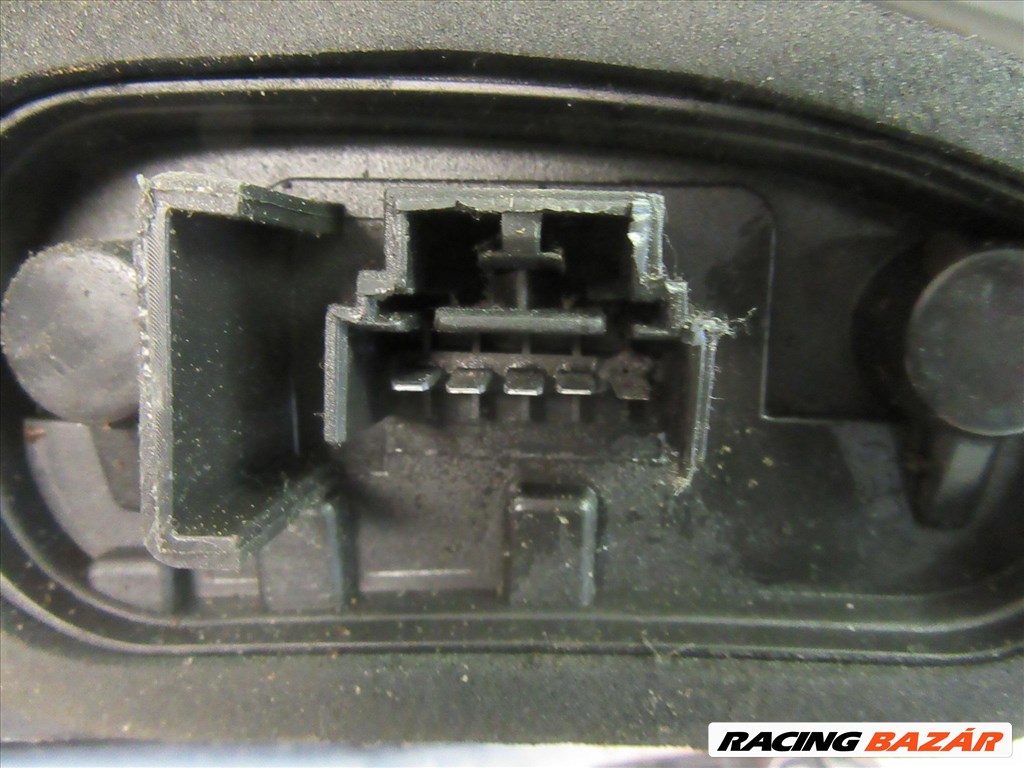Fiat Punto III. 3 ajtós, bal hátsó lámpa a képen látható sérüléssel 2. kép