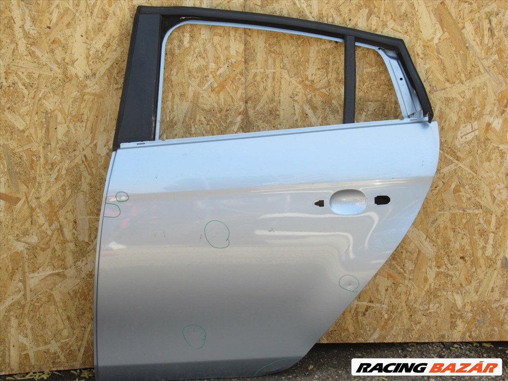 111137 Fiat Bravo bal hátsó ajtó a képen látható sérüléssel 51839096 1. kép