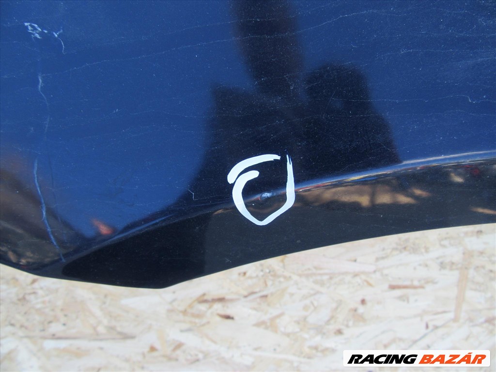 51995 Fiat Stilo 5 ajtós , kék színű, bal első sárvédő a képen látható sérüléssel 46762219 2. kép
