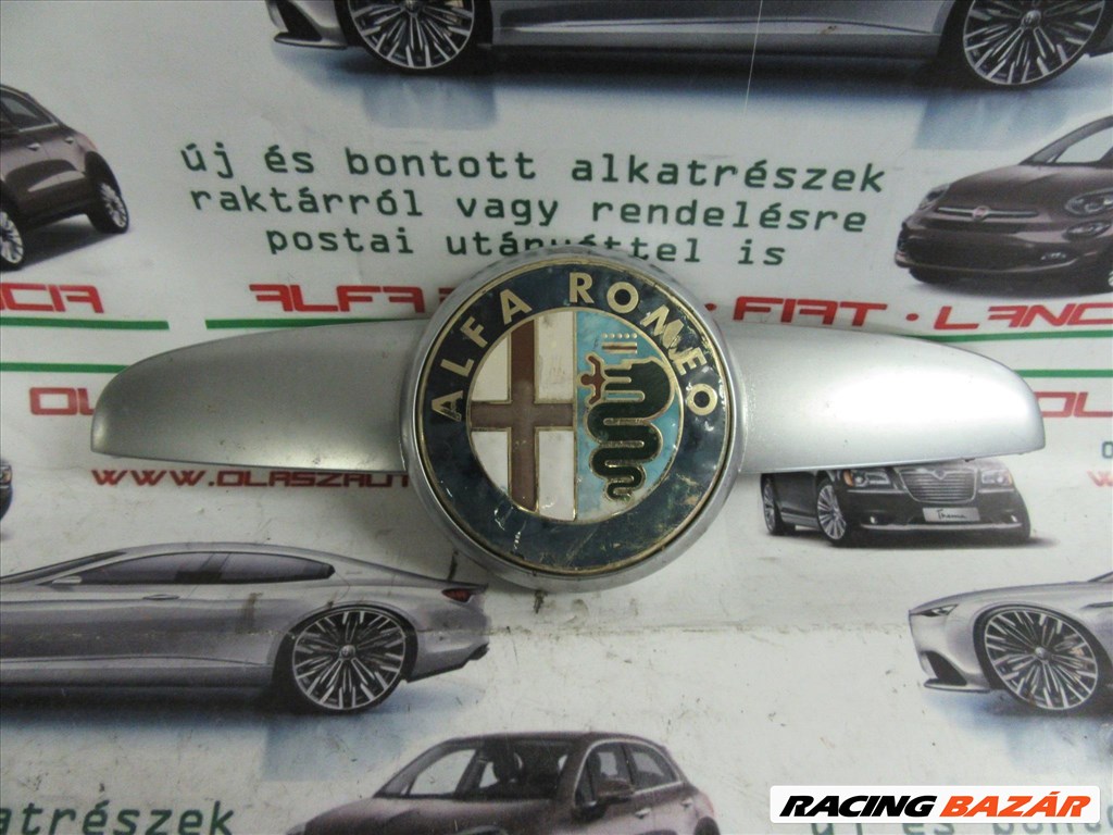 Alfa Romeo 147FL első embléma tartó a képen látható sérüléssel 1. kép