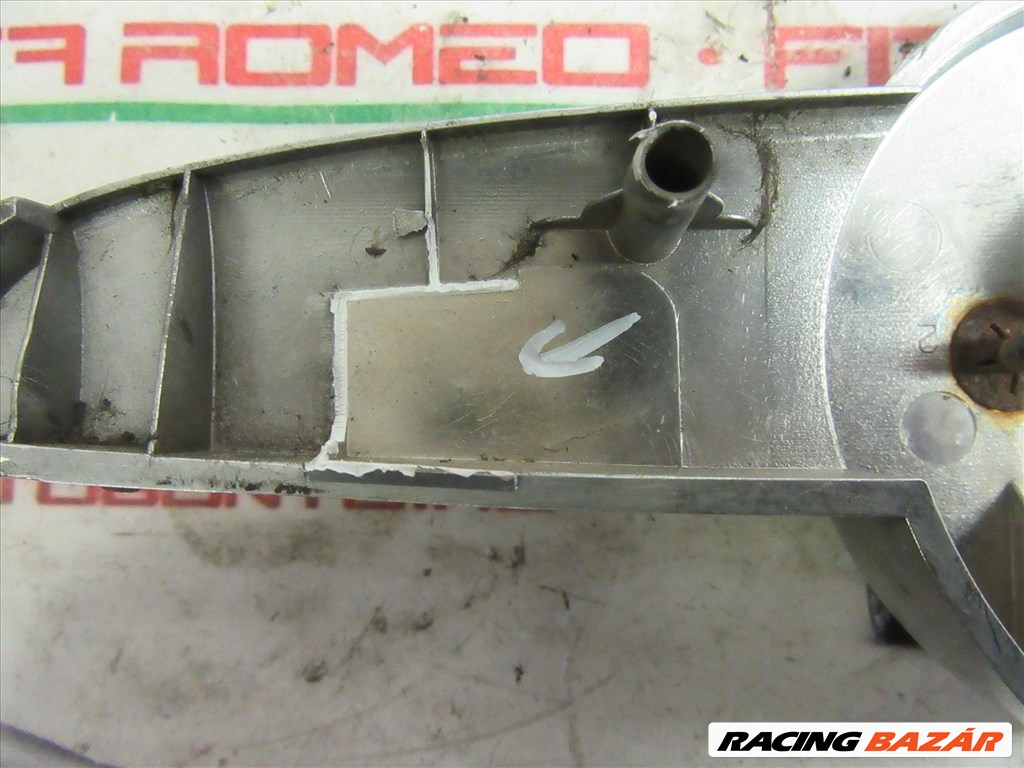 Alfa Romeo 147FL első embléma tartó a képen látható sérüléssel 3. kép