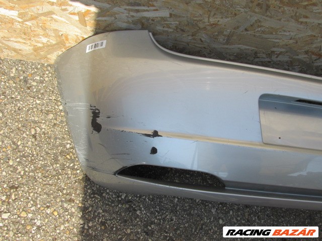 94110 Fiat Grande Punto ezüst színű hátsó lökhárító, a képen látható sérüléssel 71777606 3. kép