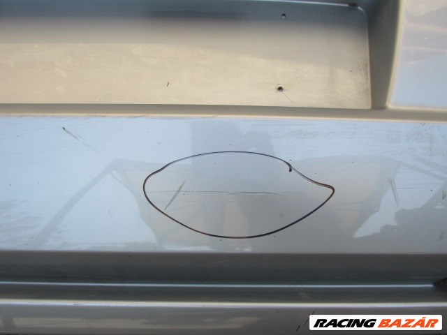 94110 Fiat Grande Punto ezüst színű hátsó lökhárító, a képen látható sérüléssel 71777606 4. kép