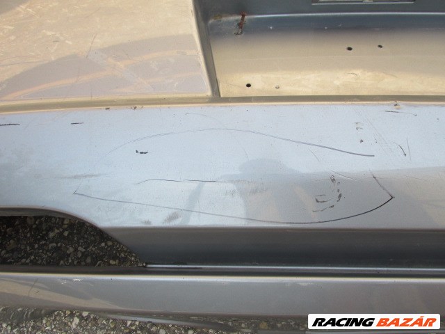 94104 Fiat Grande Punto ezüst színű hátsó lökhárító, a képen látható sérüléssel  71777606 4. kép