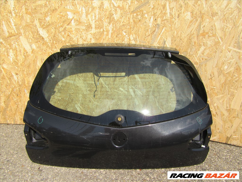 111727 Alfa Romeo 147 2000-2005 fekete színű csomagtérajtó, a képen látható sérüléssel 46822705 1. kép