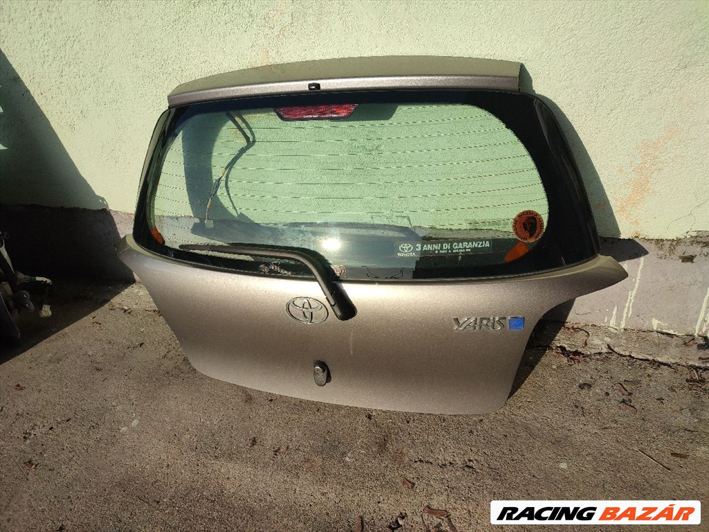 Toyota Yaris (XP10) csomagtérajtó  1. kép