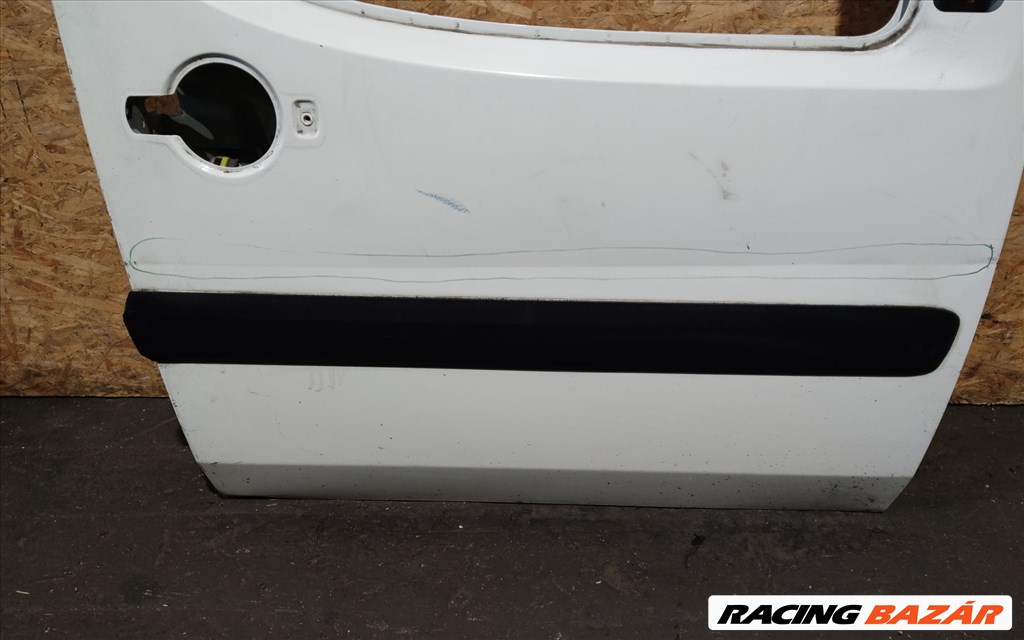 163189 Fiat Doblo 2000-2009 Jobb első fehér színű ajtó, a képen látható sérüléssel 51847704 3. kép