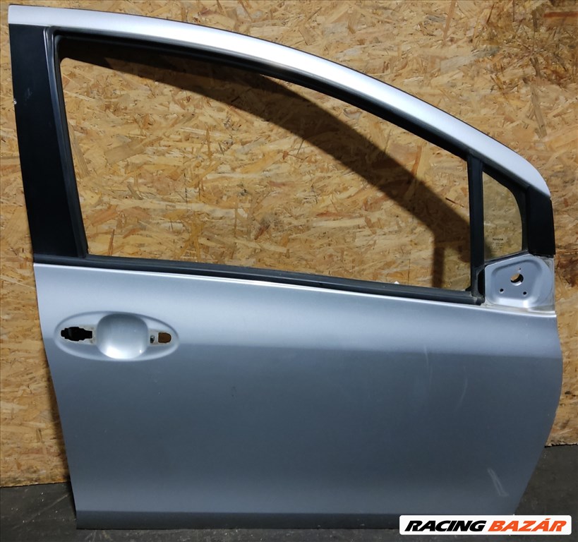 163184 Toyota Yaris II. 2005-2011  Jobb első Ezüst színű ajtó 1. kép
