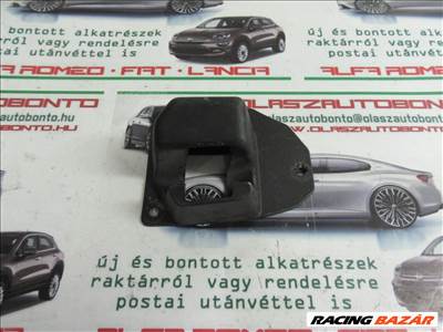 Fiat Fiorino/Qubo 735461744 számú, ketté nyíló csomagtér ajtó, jobb hátsó zár takaró