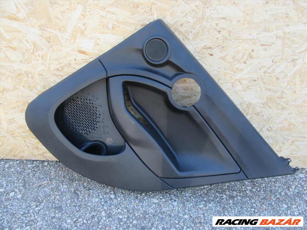 53851 Fiat 500X fekete színű, műanyag, jobb hátsó ajtókárpit 1. kép