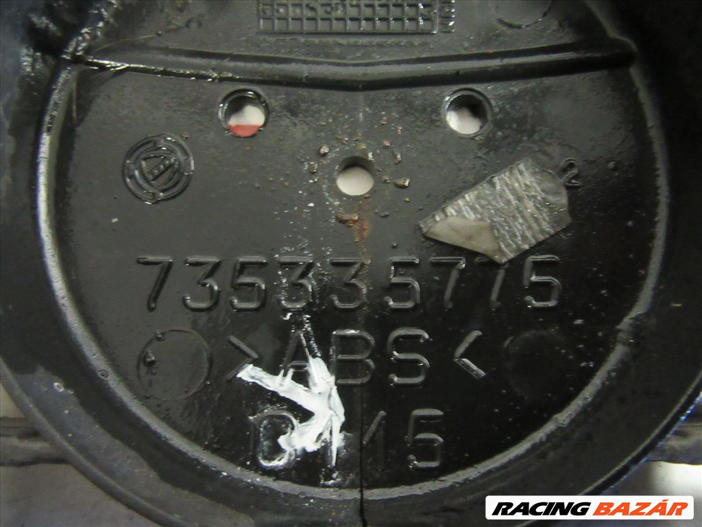 Fiat Grande Punto 735335775 számú, felső díszrács a képen látható sérüléssel 8. kép