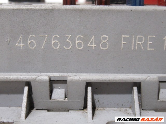 Fiat Punto II benzines külső biztosíték tábla 46763648 3. kép