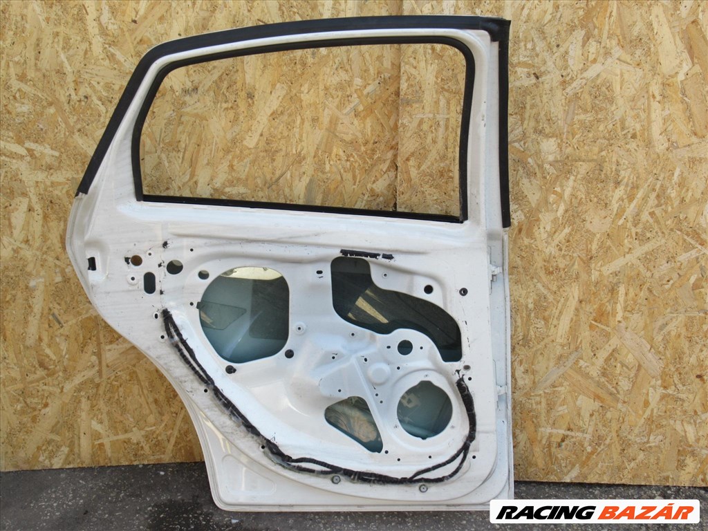 111100 Fiat Linea bal hátsó ajtó a képen látható sérüléssel  3. kép