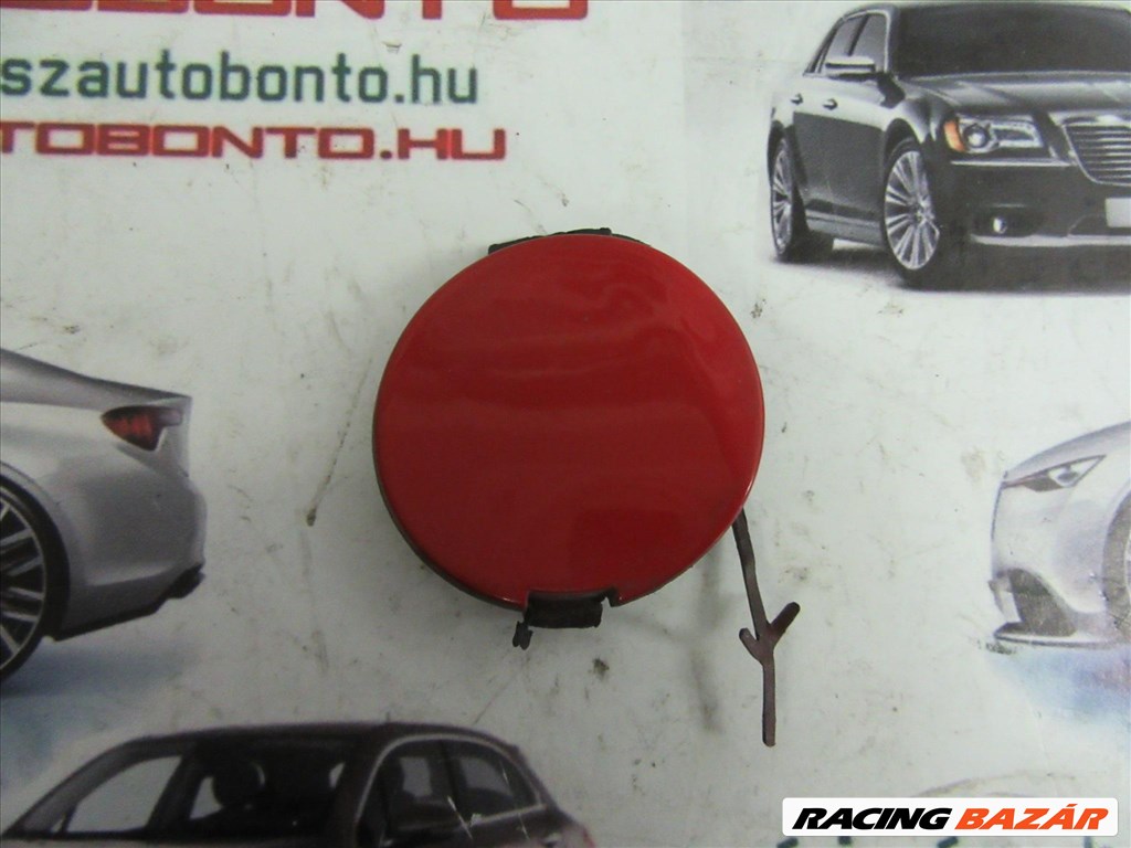 Fiat Punto Evo 735536156 számú, piros színű, első vonószem takaró 1. kép
