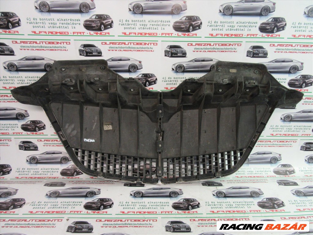 Lancia Phedra első díszrács a képen látható sérüléssel 3. kép