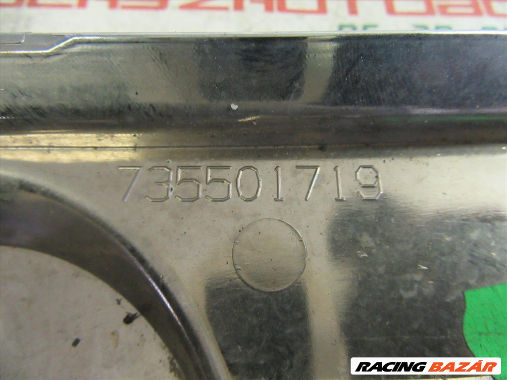 Fiat Punto Evo 735501719 számú díszrács a képen látható sérüléssel 5. kép