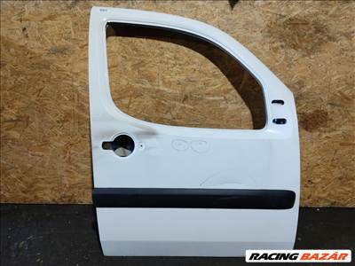 154952 Fiat Doblo 2000-2009 jobb első fehér színű ajtó a képen látható sérüléssel