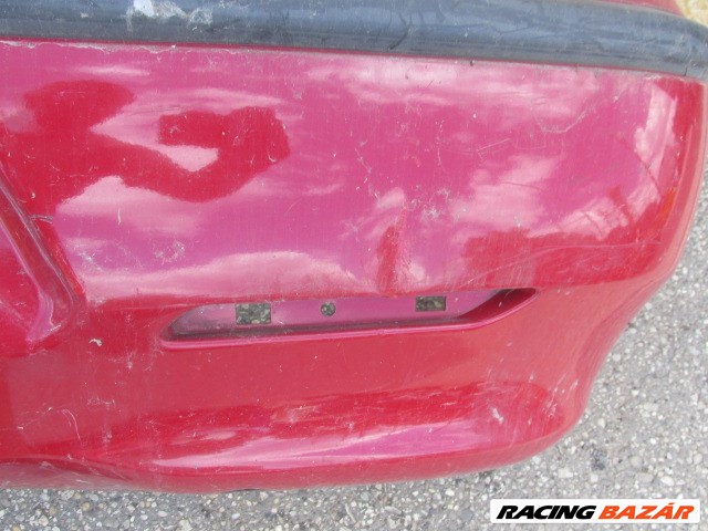 91518 Alfa Romeo 156 1997-2003 szedán piros színű hátsó lökhárító, a képen látható sérüléssel 4. kép
