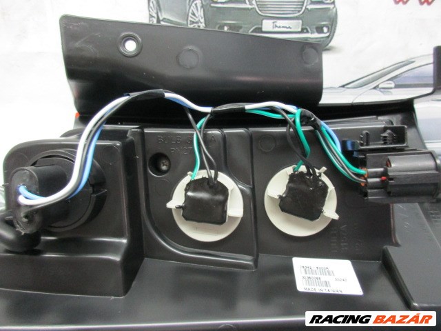 Lancia Voyager 2011 utáni, után gyártott új, jobb hátsó lámpa 3. kép