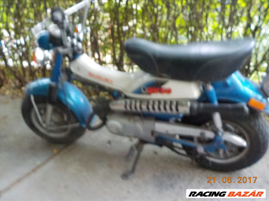 SUZUKI RV 50 OLDTIMER KISMOTOR,EREDETI  FÉNYEZÉSSEL,ÉS GYÁRI 2DB KULCSÁVAL ELADÓ 2. kép