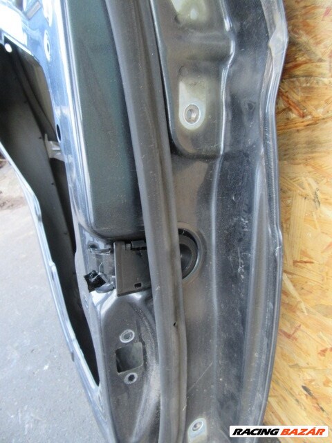 136637 Ford Fiesta 2008-2017 bal hátsó ajtó a képen látható sérüléssel  5. kép