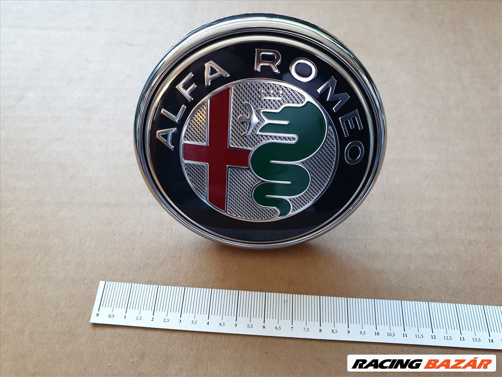 Alfa Romeo Giulietta gyári új, nyomógombos hátsó embléma 50538700 1. kép