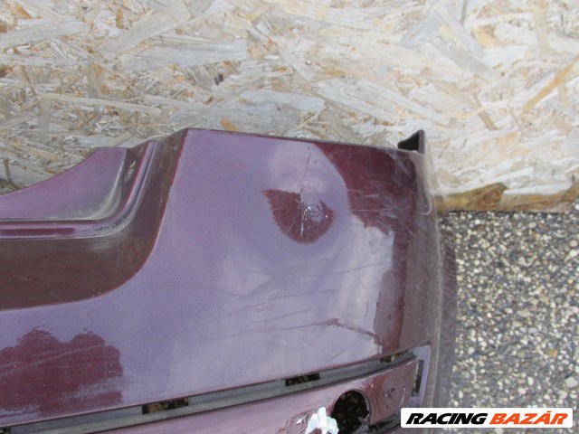 92847 Fiat Stilo 5 ajtós bordó színű hátsó lökhárító, a képen látható sérüléssel 2001-2003 2. kép