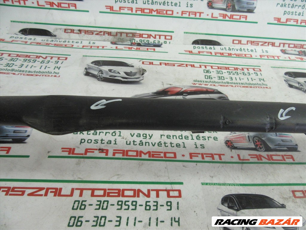 Alfa Romeo 147 jobb első lökhárító díszcsík a képen látható sérüléssel 2. kép