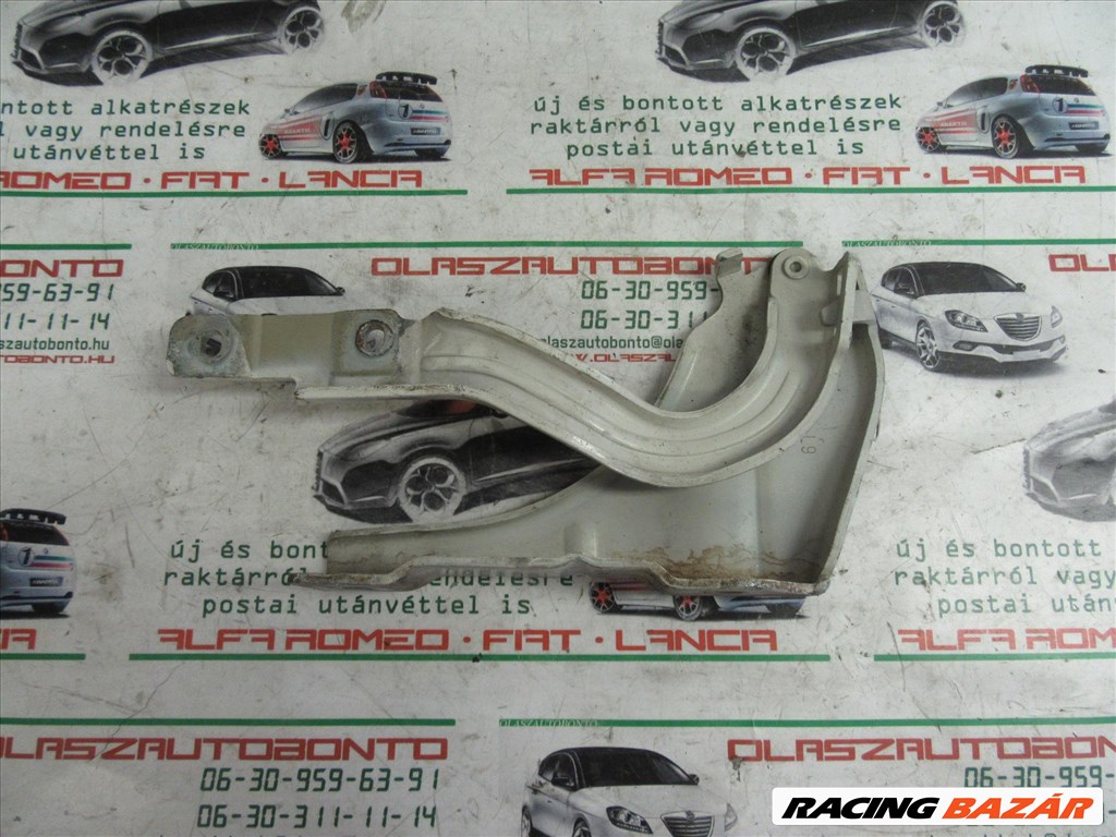 Alfa Romeo Mito fehér színű, jobb oldali motorháztető zsanér 3. kép