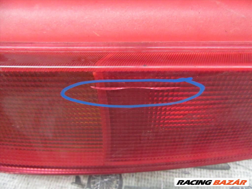 Fiat Punto II. 5 ajtós jobb hátsó lámpa, a képen látható sérüléssel 5. kép