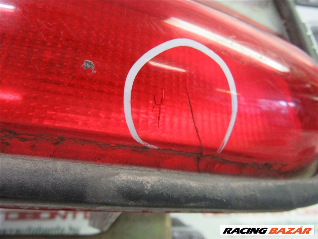 Fiat Brava bal hátsó lámpa, a képen látható sérüléssel 61476 2. kép