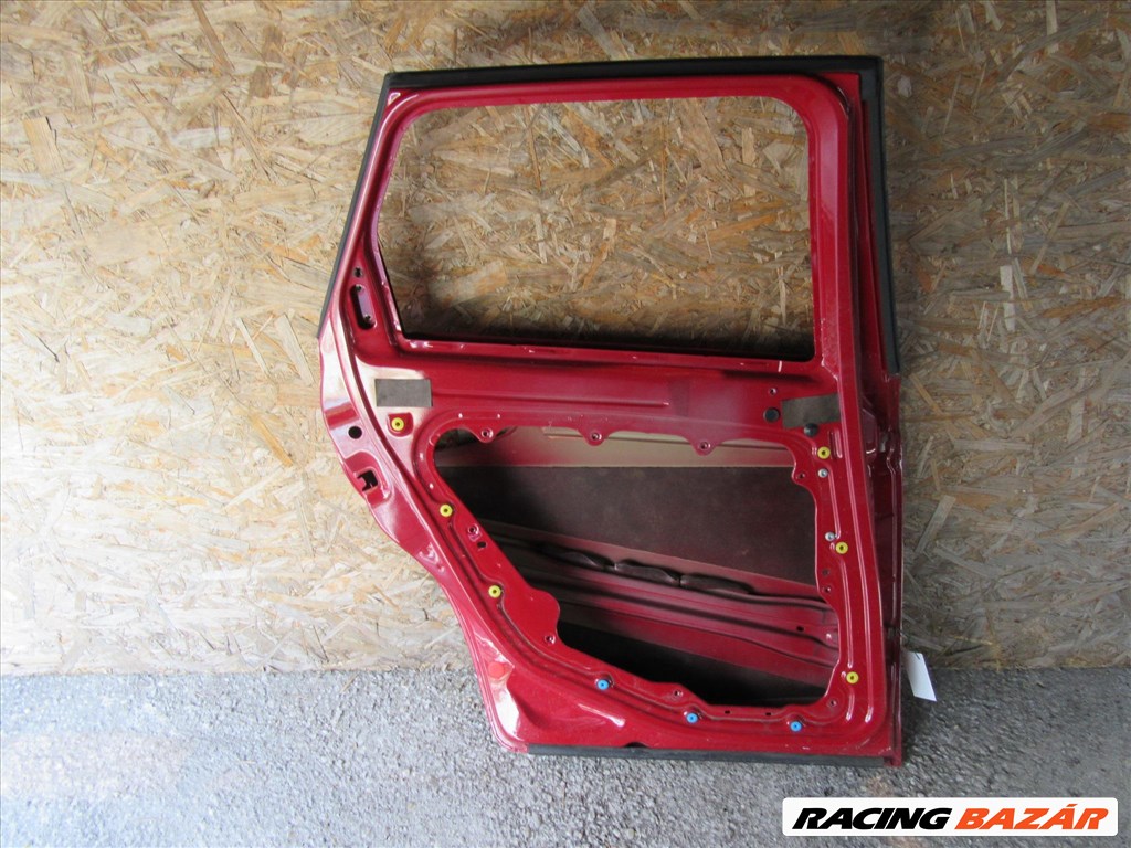 28231 Alfa Romeo 159 kombi, piros színű, bal hátsó ajtó a képen látható sérüléssel 50510509 2. kép