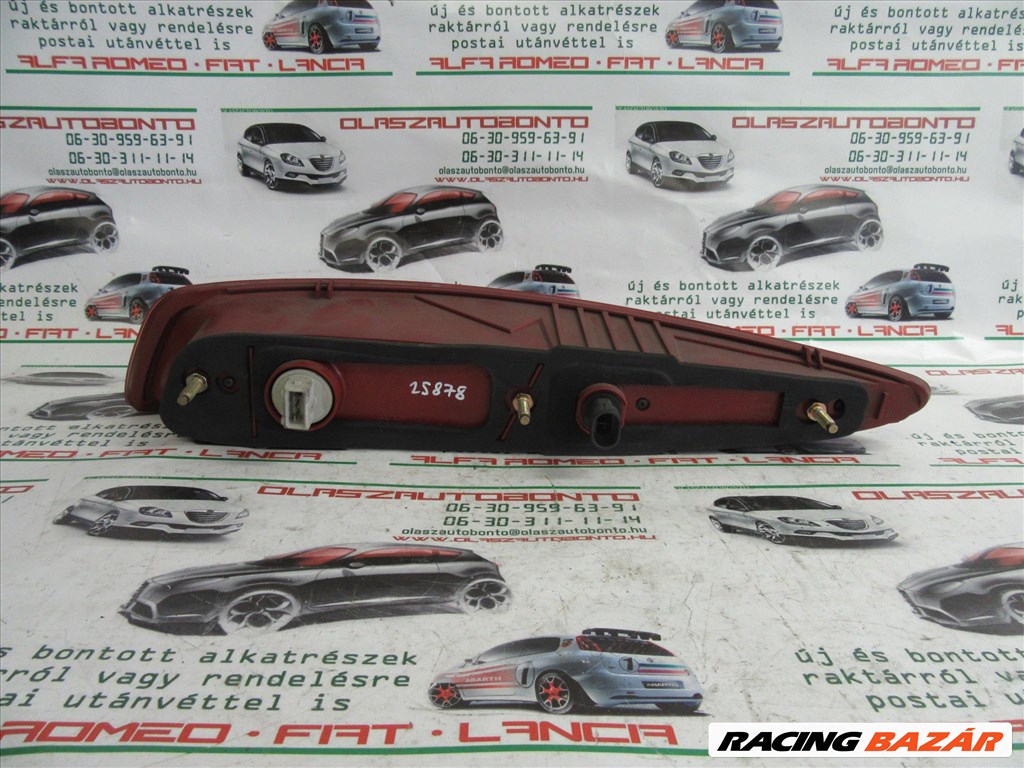 Alfa Romeo Gt bal hátsó lámpa a képen látható sérüléssel 2. kép
