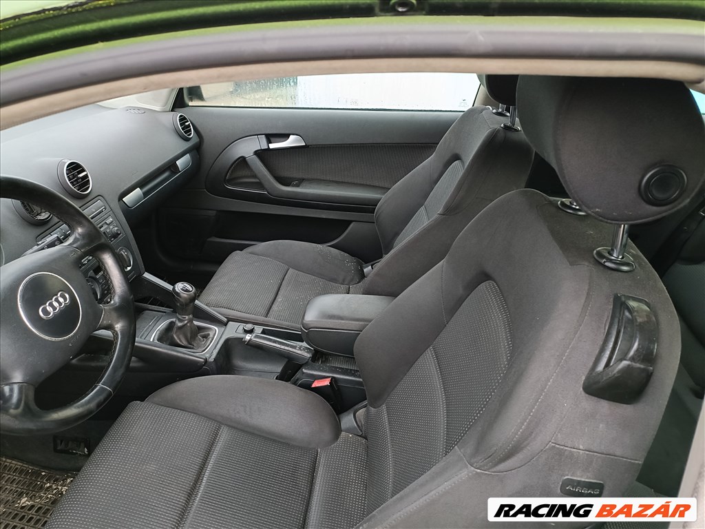 Audi A3 (8P) 1.9 TDI gyári karosszéria elemek LZ9W színben eladók lz9waudi audia38p 10. kép