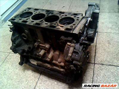 RENAULT LAGUNA 00-05 Motor, diesel fűzött blokk hengerfej nélkül