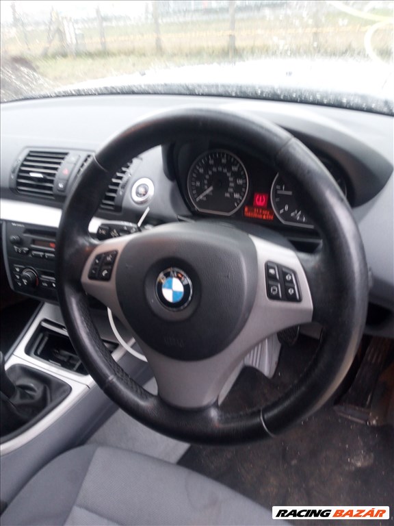 BMW 1-es 5 ajtós alkatrészei  4. kép
