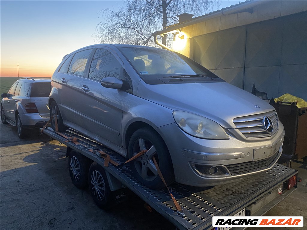 Mercedes B 200 (W245) bontott alkatrészei 2. kép