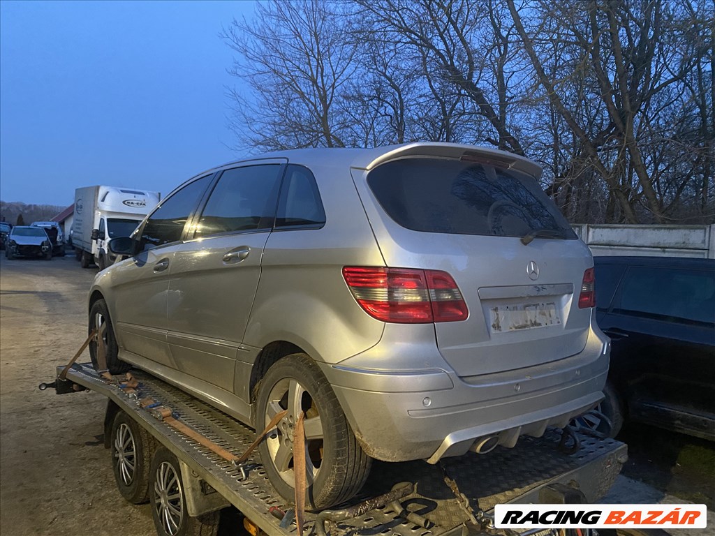 Mercedes B 200 (W245) bontott alkatrészei 3. kép