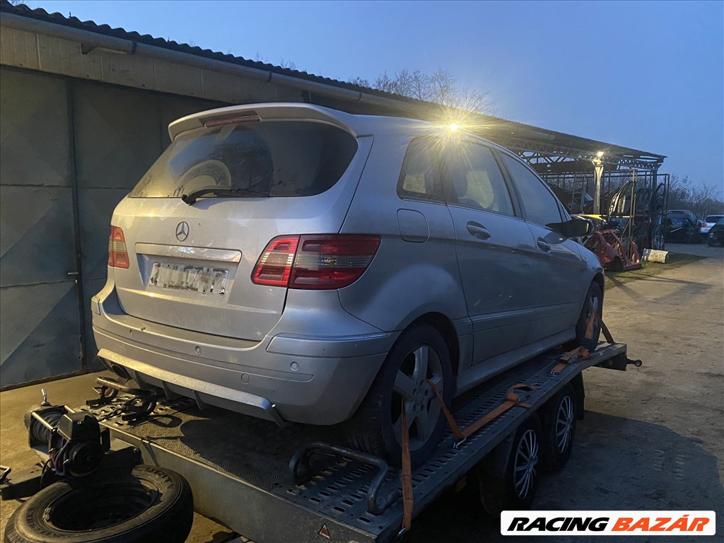 Mercedes B 200 (W245) bontott alkatrészei 4. kép