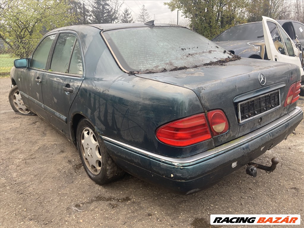 Mercedes E 280 (W210) bontott alkatrészei 2. kép