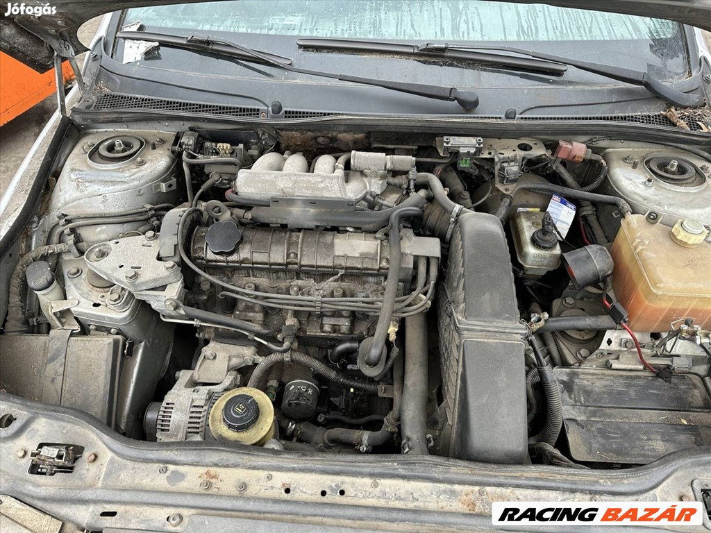 Renault Laguna bontott alkatrészei 6. kép