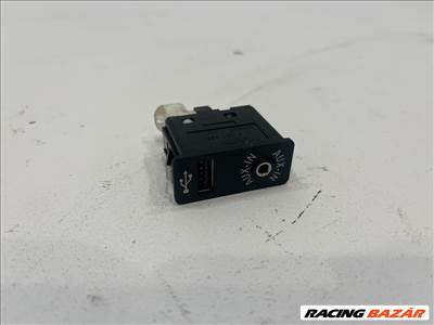 BMW F10/F11 AUX/USB csatlakozó 