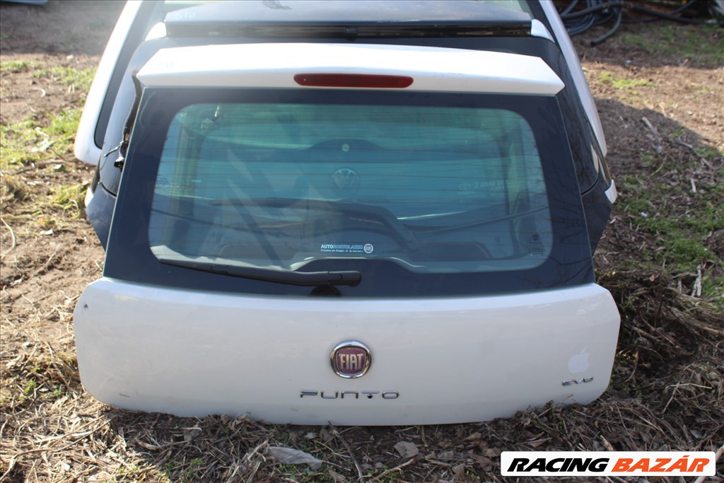Fiat Grande Punto Evo 2013 Csomagtérajtó üresen, szlvédővel  (311) 1. kép