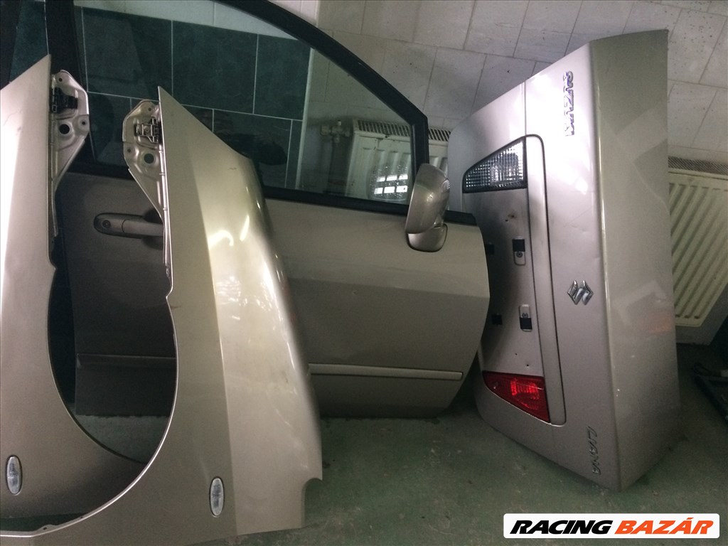 Suzuki Liana 2001-2007 bontott motorháztető, ajtó, csomagtér ajtó, lámpa, tükör 2. kép
