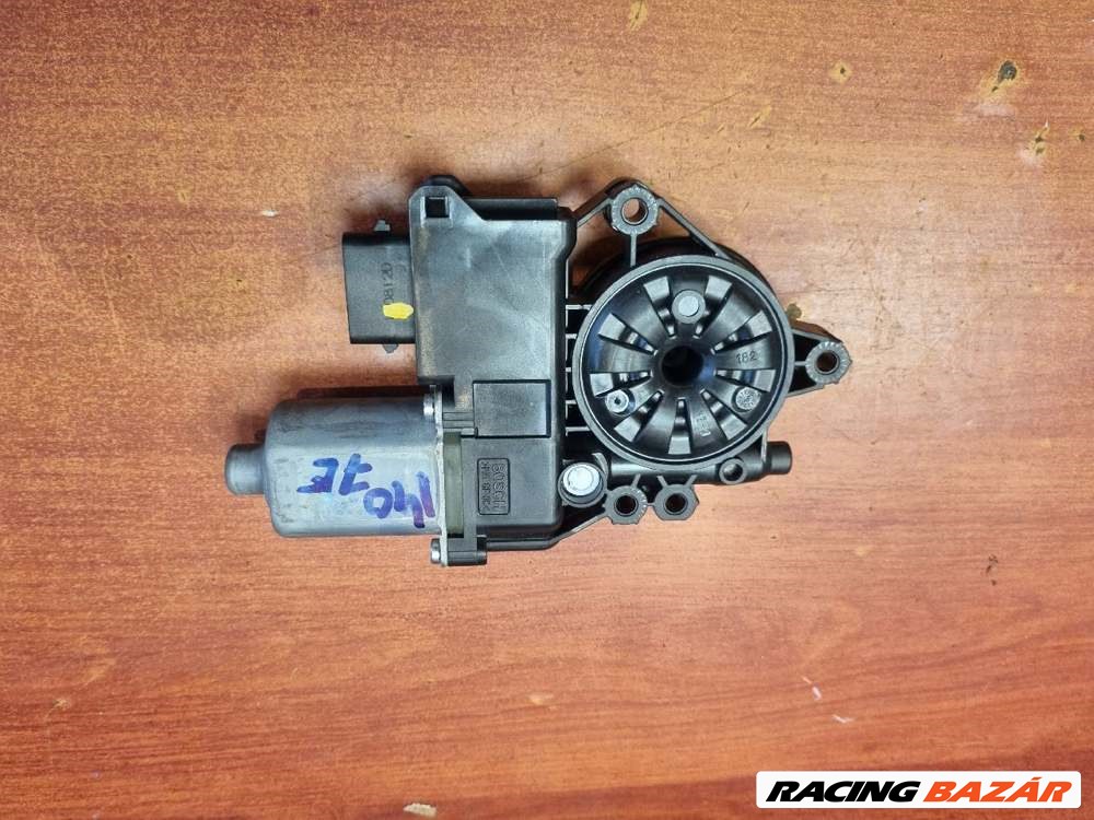 Hyundai i40 jobb első ablakemelő szerkezet motor 824603Z010 1. kép