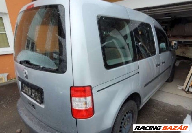 Volkswagen Caddy III (Typ 2K) bontott alkatrészei 1. kép