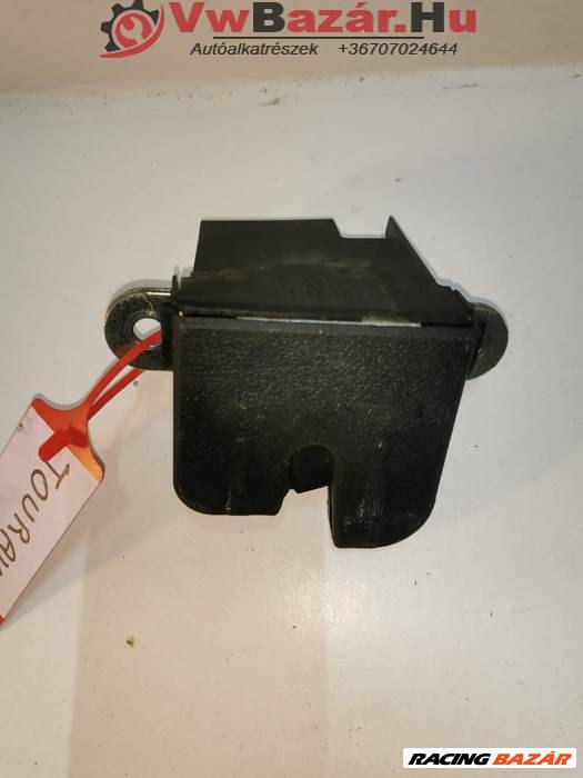 Csomagtérajtó zárszerkezet VW TOURAN 3C9827645A 2. kép