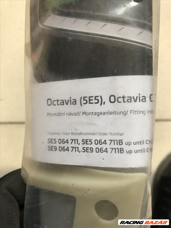Skoda Octavia III (5E) hátsó lökhárító díszléc  5e5064711 2. kép